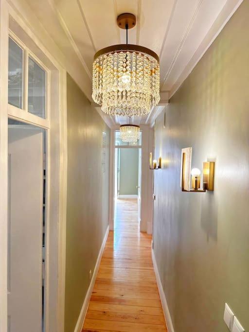 Historical Center, Large 2 Bedroom Apartment, Bright & Stylish Apartamento