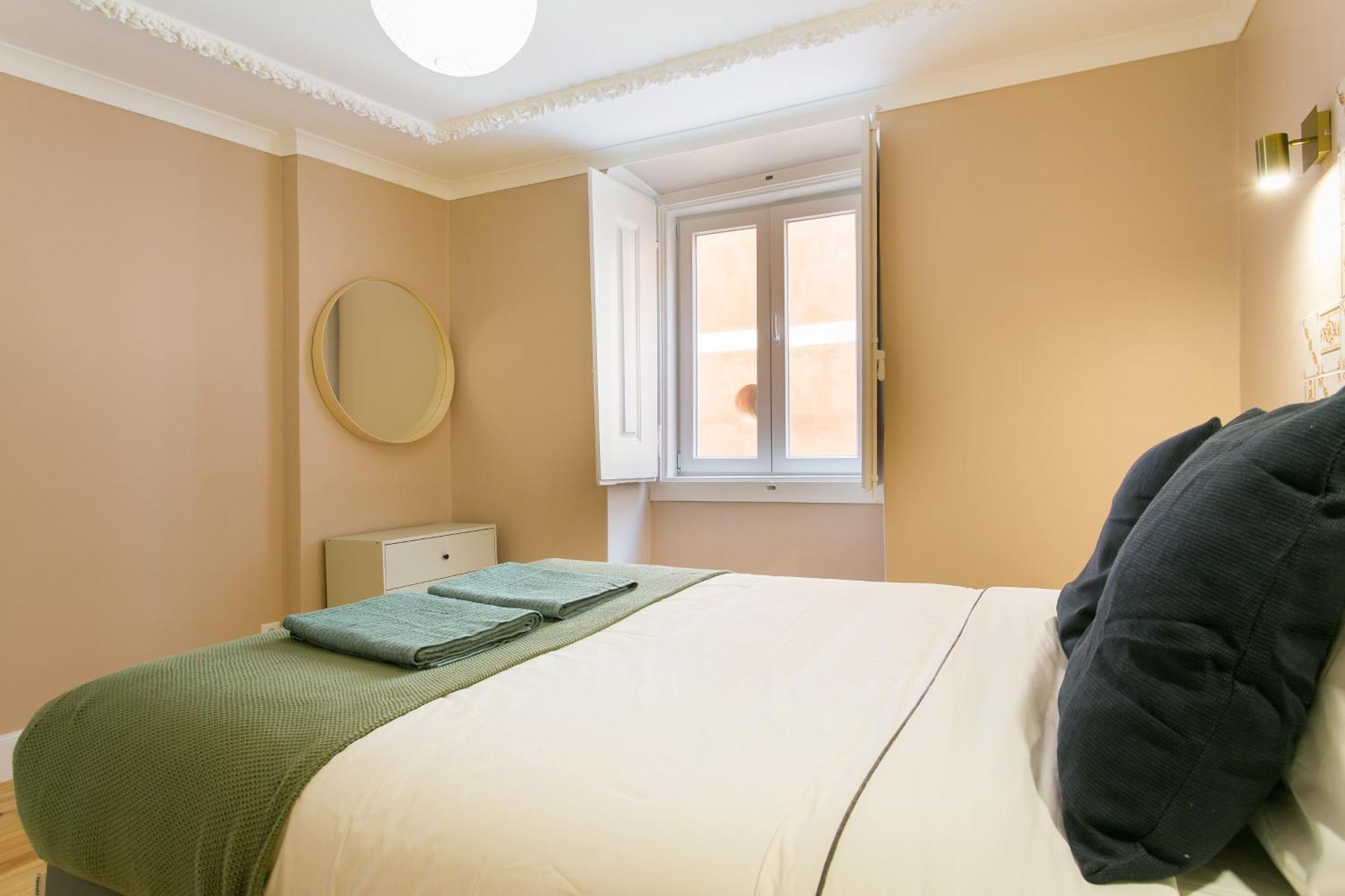 Apartamento Historical Center, Large 2 Bedroom Apartment, Bright & Stylish Lisboa